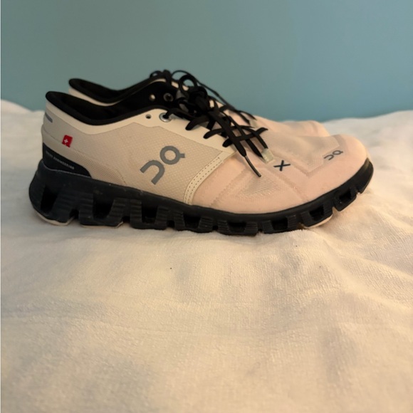 On Running Men's Athletic Shoes in Cream with Black Soles - Picture 2 of 4